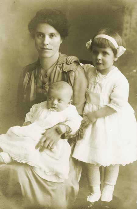 Mary, Robert, & Ruth � April 1918
