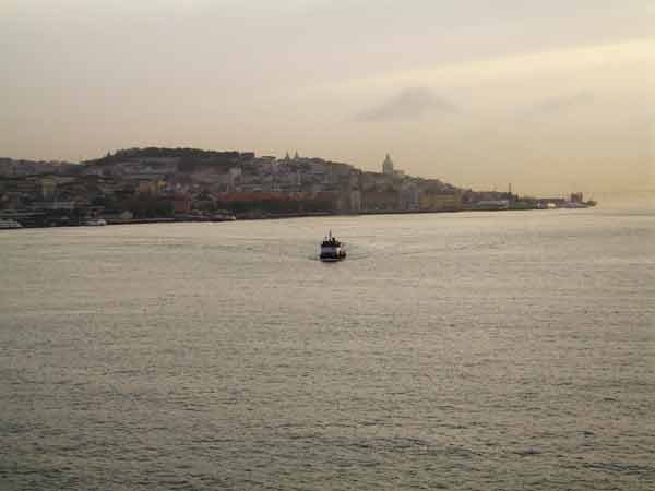 ferry-oldSkyline-042005-732a